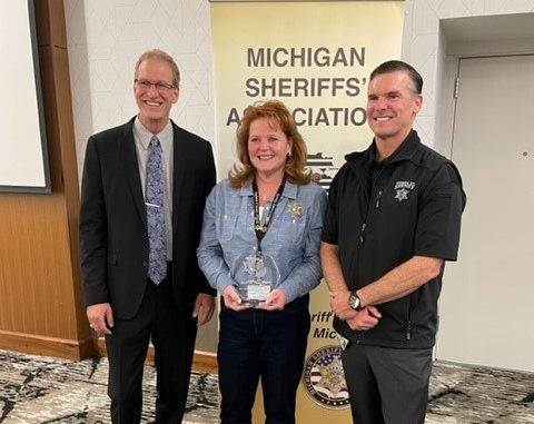 https://www.misheriff.org/wp-content/uploads/2022/09/cropped-Victim-Services-Advocate-of-the-Year-2022-Pattie-Thayer-with-Kam-and-Scott.jpg